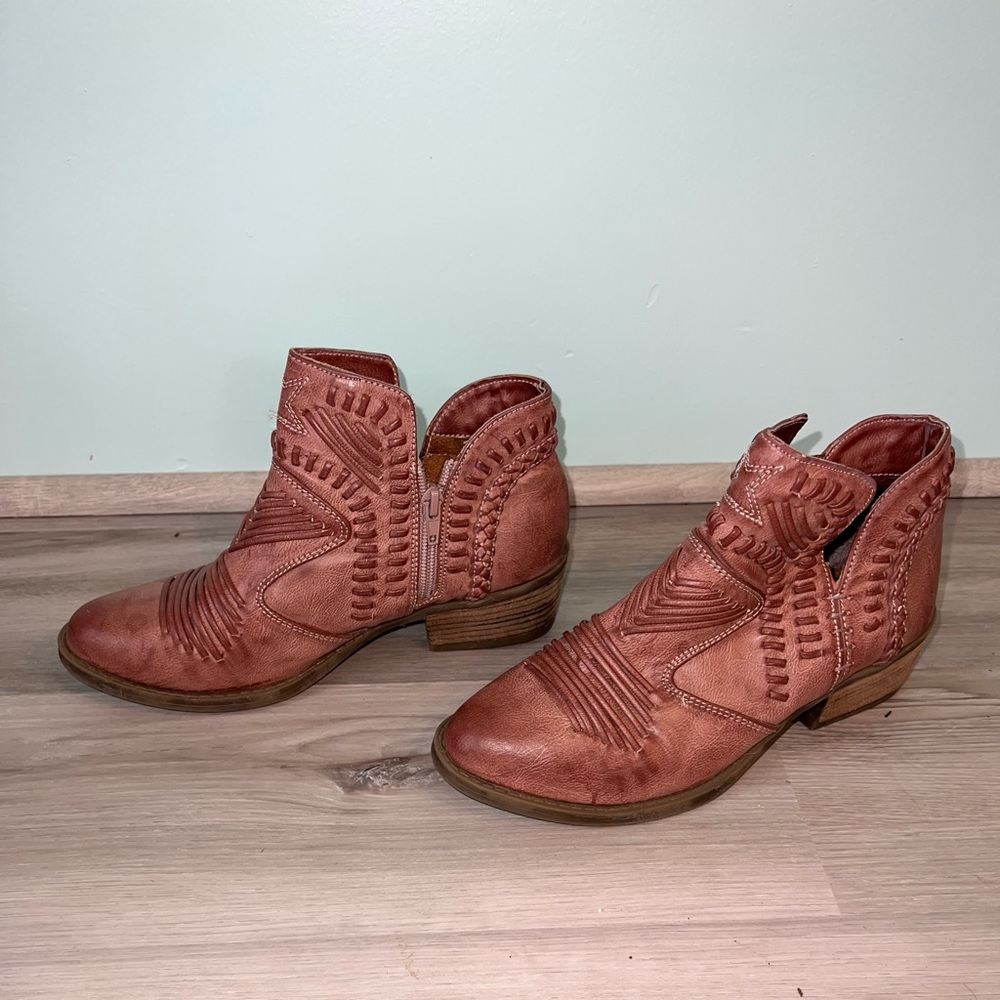 Not rated ankle booties size 8